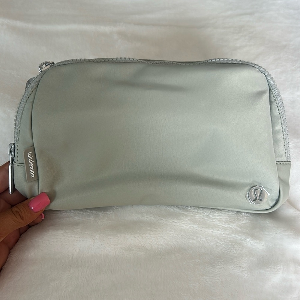 BRAND NEW LULULEMON BELT BAG💛